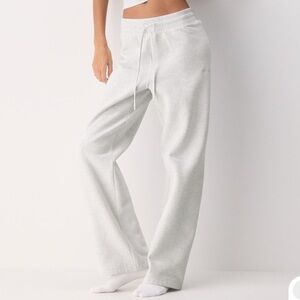 Aritzia Cozy Sweatfleece Perfect Banded Sweatpant Heather Cloud White (Size M) 🤍